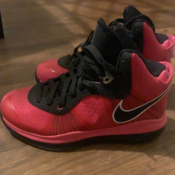 LeBrons size 6Y - Picture 2 of 4